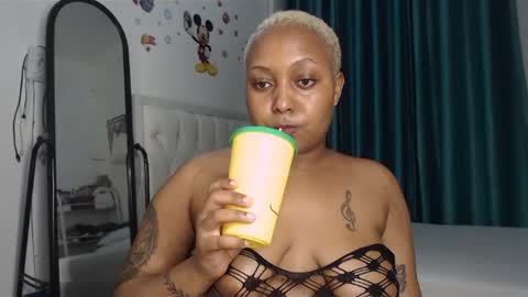 Snapshot of pretty_annah chatting on February 10, 11:34 pm Annah online show from February 10, 11:34 pm