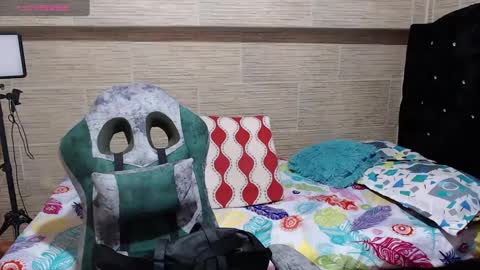 pretty_cristal22 online show from January 7, 11:56 pm