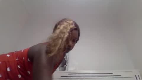 pretty_curvy99 online show from April 12, 10:53 am