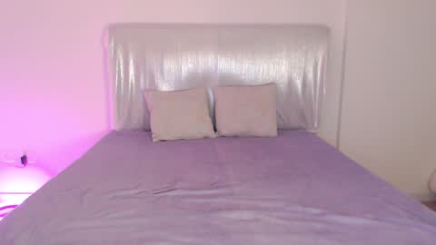 Dirty Sis online show from January 13, 8:15 am