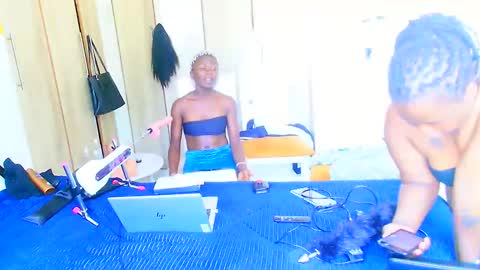 Snapshot of pretty_ebony_dolls chatting on February 8, 11:22 am riri online show from February 8, 11:22 am