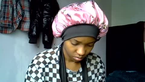 Snapshot of pretty_jazminee chatting on June 24, 7:40 am pretty jazminee online show from June 24, 7:40 am