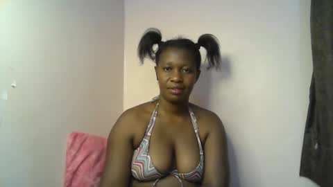 Snapshot of pretty_kylah chatting on February 21, 10:33 pm pretty_kylah online show from February 21, 10:33 pm