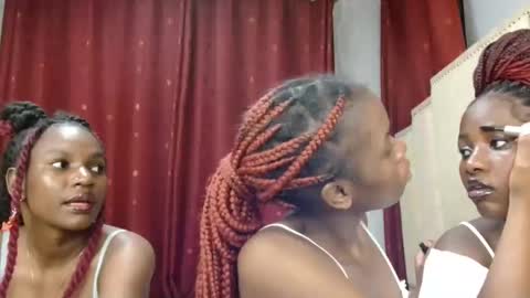 Snapshot of pretty_lioness_ chatting on February 17, 4:13 pm Pretty online show from February 17, 4:13 pm