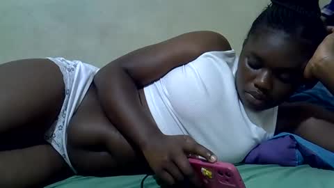 Snapshot of pretty_melan chatting on April 2, 6:33 am pretty_melan online show from April 2, 6:33 am