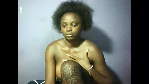 Snapshot of pretty_melinda2 chatting on February 27, 9:25 pm Mary Melinda online show from February 27, 9:25 pm