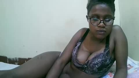 Snapshot of pretty_mellan chatting on January 27, 6:20 pm pretty_mellan online show from January 27, 6:20 pm