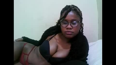 Snapshot of pretty_mellan chatting on February 6, 3:27 am pretty_mellan online show from February 6, 3:27 am