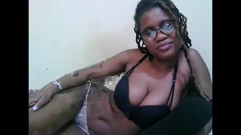 Snapshot of pretty_mellan chatting on March 11, 4:32 am pretty_mellan online show from March 11, 4:32 am