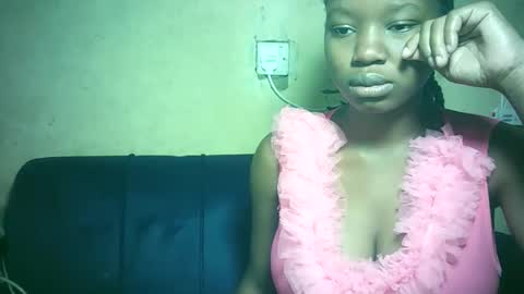 pretty_milan online show from December 14, 9:58 am