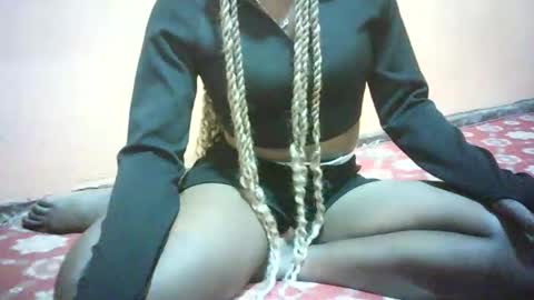 pretty_milan online show from January 7, 12:40 pm