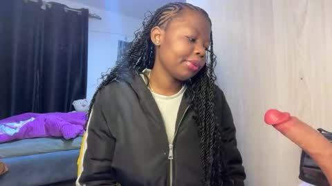 Pretty peaches online show from March 19, 3:43 am