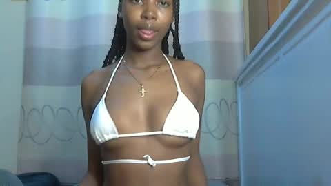 Snapshot of pretty_petite24 chatting on December 11, 6:31 pm pretty_petite24 online show from December 11, 6:31 pm