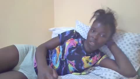 pretty_petite_ebony online show from January 6, 8:39 pm