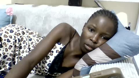 pretty_petite_ebony online show from June 26, 9:41 pm