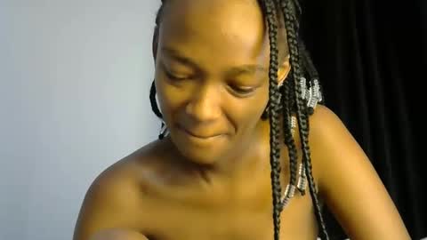 Snapshot of pretty_queennie chatting on May 27, 10:18 pm Pretty doll online show from May 27, 10:18 pm