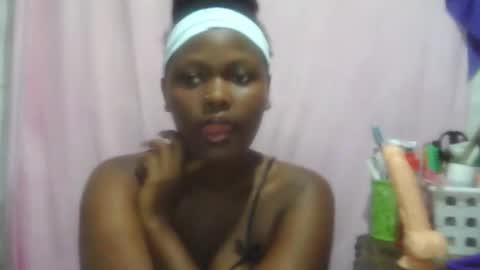 pretty_shanz online show from November 18, 2:43 pm