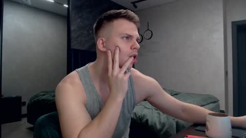 Justin online show from December 6, 5:33 pm