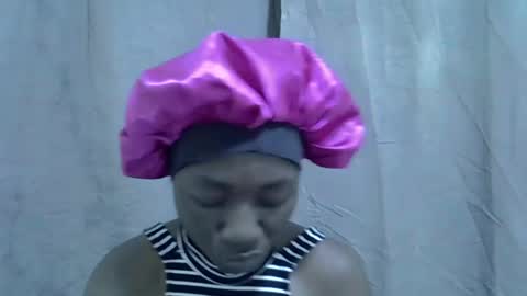 Snapshot of pretty_swirl chatting on February 22, 9:46 pm Twirl online show from February 22, 9:46 pm