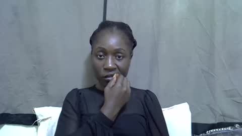 Snapshot of pretty_swirl chatting on February 27, 10:21 pm Twirl online show from February 27, 10:21 pm