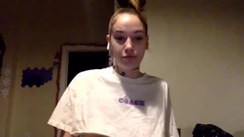 Snapshot of prettybabynik chatting on November 17, 2:28 am prettybabynik online show from November 17, 2:28 am