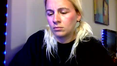 Snapshot of prettybabypetite chatting on June 18, 6:01 pm Missy Jack online show from June 18, 6:01 pm