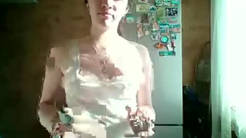 Snapshot of prettybella_7 chatting on July 10, 3:22 am Bella online show from July 10, 3:22 am
