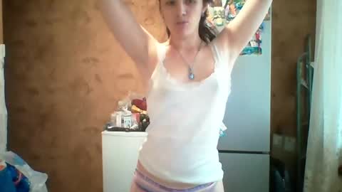Snapshot of prettybella_7 chatting on July 16, 11:16 am Bella online show from July 16, 11:16 am