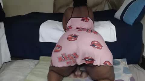 Snapshot of prettyblack25 chatting on June 2, 11:51 pm Cindy online show from June 2, 11:51 pm
