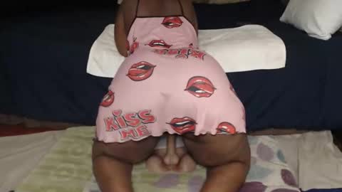 Snapshot of prettyblack25 chatting on June 11, 1:16 am Cindy online show from June 11, 1:16 am