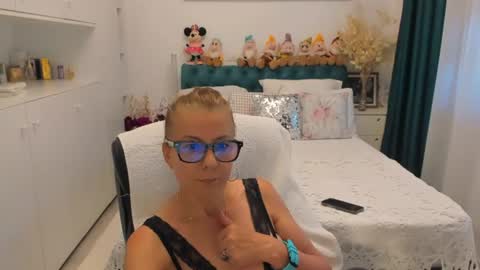 Snapshot of prettyblackeyes chatting on July 3, 6:42 am wilma online show from July 3, 6:42 am