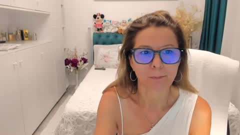 Snapshot of prettyblackeyes chatting on July 13, 5:32 am wilma online show from July 13, 5:32 am