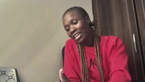 Snapshot of prettychichi25 chatting on October 31, 7:53 am Vee online show from October 31, 7:53 am