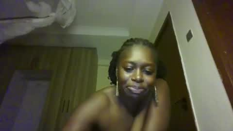 Snapshot of prettydulce chatting on May 6, 2:19 am prettydulce online show from May 6, 2:19 am