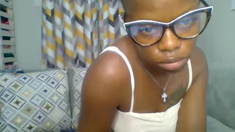 PrettyEla online show from February 3, 12:43 pm