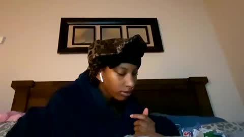 Snapshot of prettyfacefemale chatting on October 14, 7:42 am prettyfacefemale online show from October 14, 7:42 am