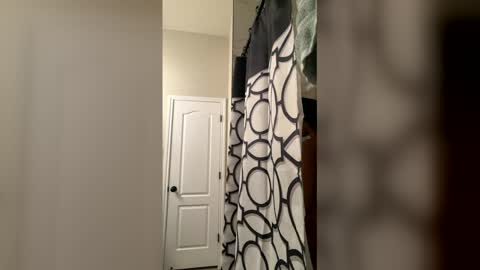 Snapshot of prettyfacefemale chatting on February 11, 7:46 am prettyfacefemale online show from February 11, 7:46 am