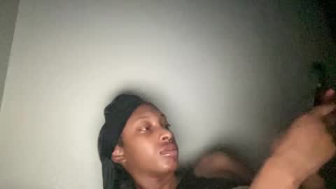 Snapshot of prettyfacefemale chatting on February 13, 7:37 am prettyfacefemale online show from February 13, 7:37 am