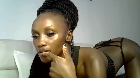 Snapshot of prettygee21 chatting on January 12, 12:21 pm Pretty darkskin doll online show from January 12, 12:21 pm