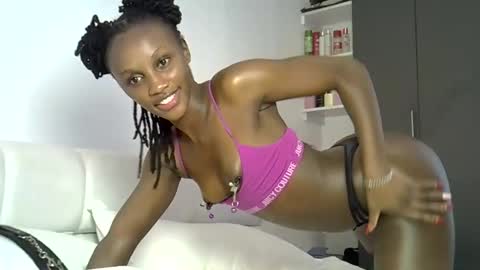 Snapshot of prettygee21 chatting on February 9, 10:52 am Pretty darkskin doll online show from February 9, 10:52 am