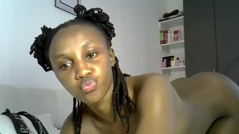 Snapshot of prettygee21 chatting on February 12, 9:26 am Pretty darkskin doll online show from February 12, 9:26 am