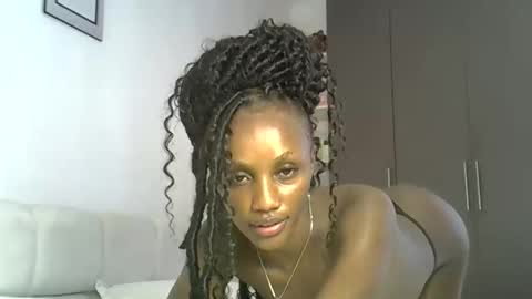 Snapshot of prettygee21 chatting on February 20, 9:43 am Pretty darkskin doll online show from February 20, 9:43 am