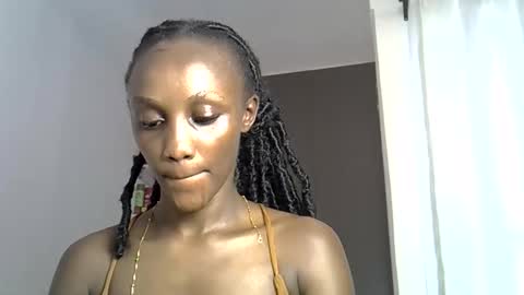 Snapshot of prettygee21 chatting on March 3, 7:47 am Pretty darkskin doll online show from March 3, 7:47 am