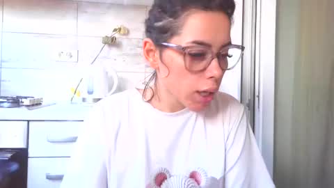 prettyjulliette online show from October 28, 1:14 pm