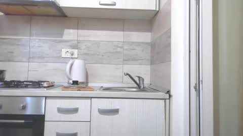 prettyjulliette online show from January 15, 1:48 pm