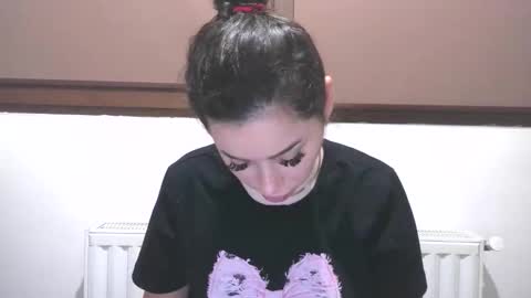 prettyjulliette online show from February 16, 4:25 pm