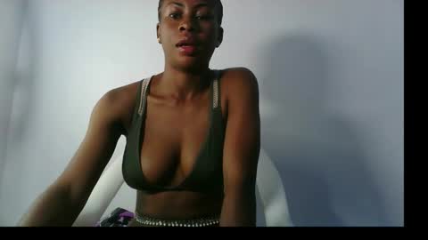Snapshot of prettylove5 chatting on October 11, 6:56 am evelyn online show from October 11, 6:56 am
