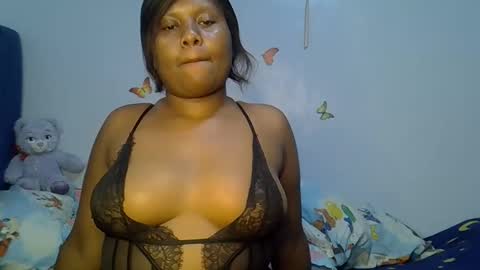 prettymel_ online show from January 9, 9:38 pm