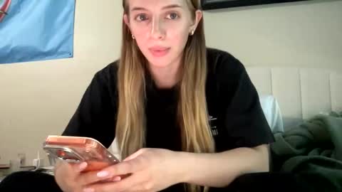 Snapshot of prettymeowgirly chatting on March 16, 9:41 pm prettymeowgirly online show from March 16, 9:41 pm