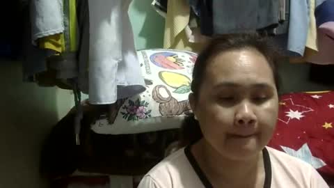 Snapshot of prettynhing chatting on December 11, 12:44 pm Nhing online show from December 11, 12:44 pm